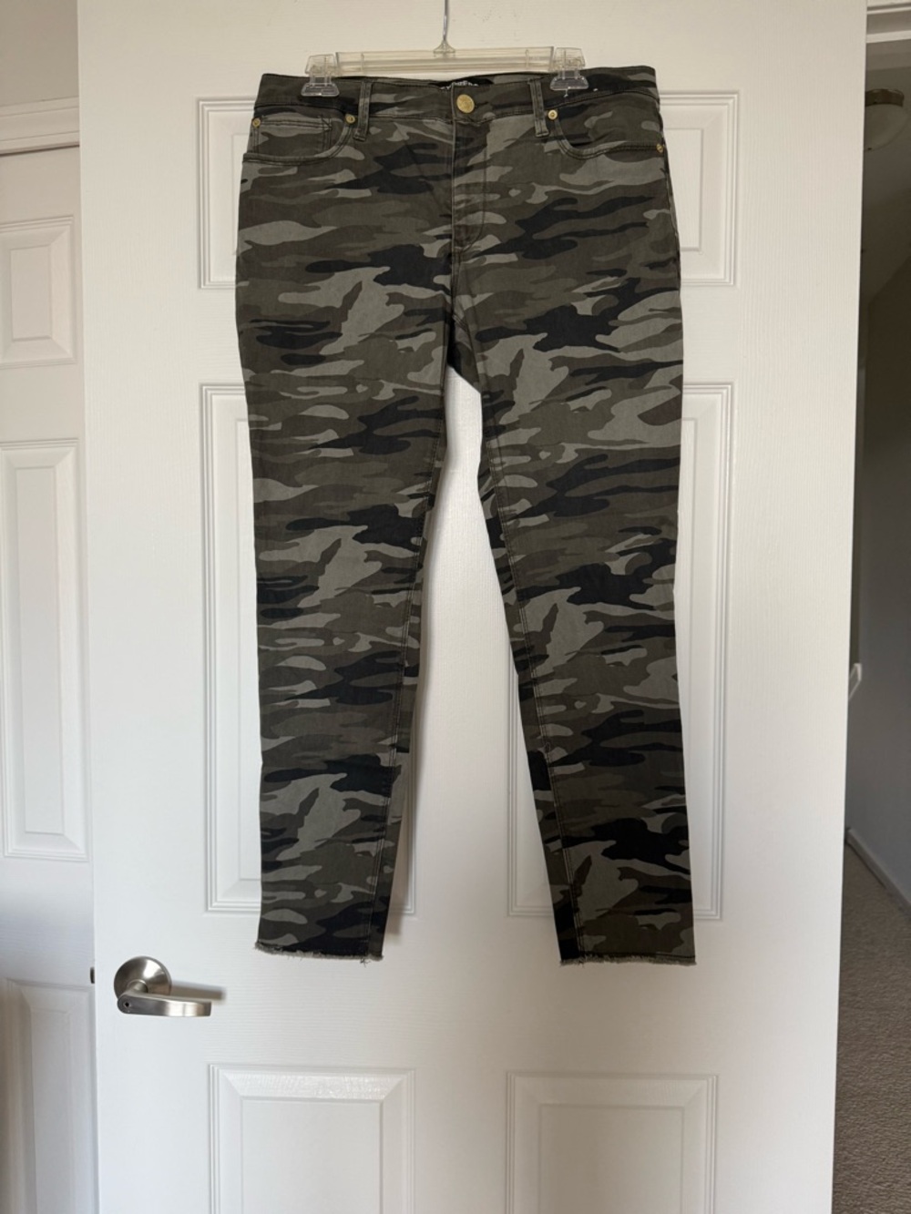 Express Women’s Skinny Jeans in Green Camo